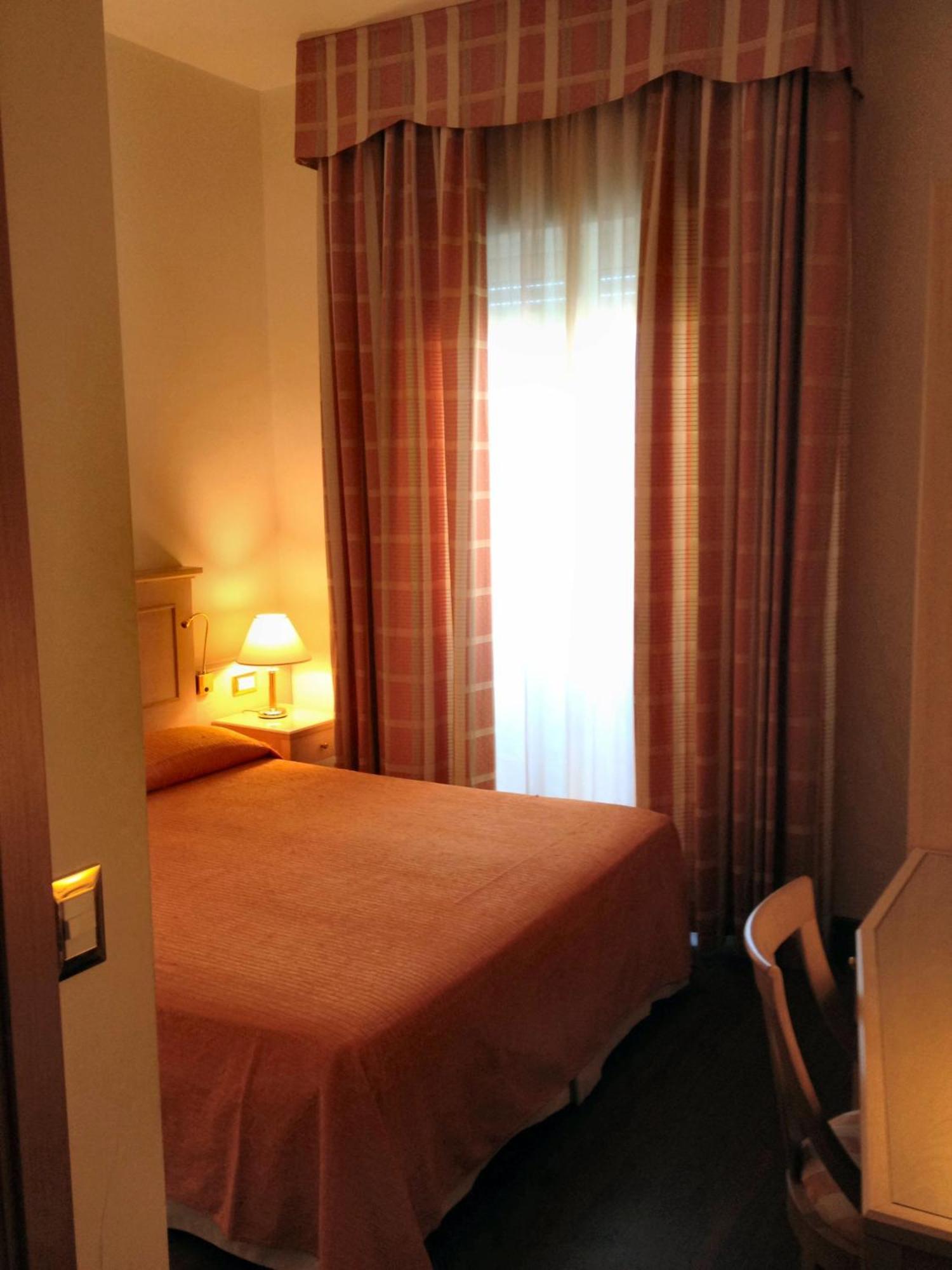 Hotel Byron Rímini Habitación foto